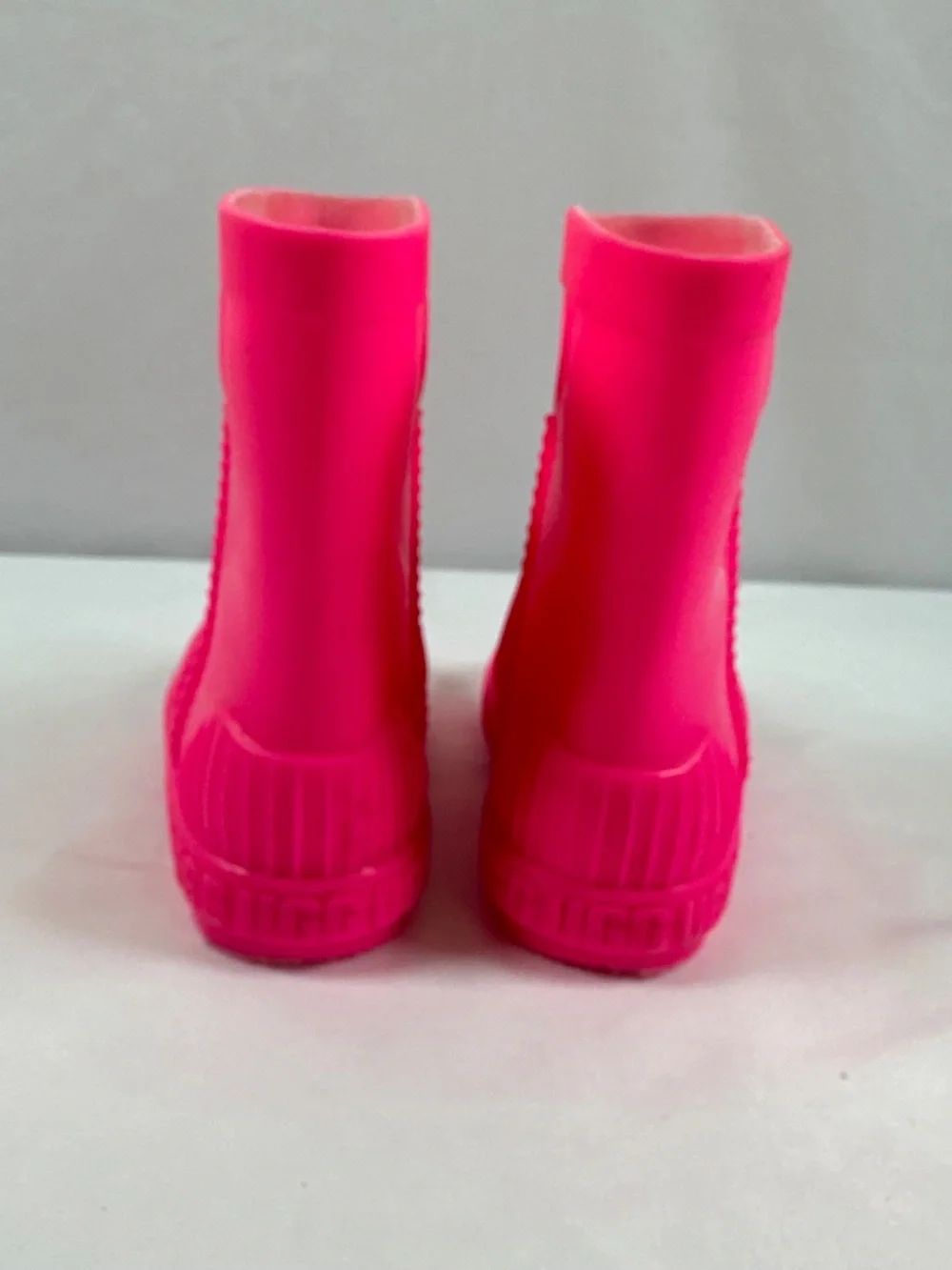 Pink UGG Rubber Rain Boots for Little Girls, Size 6, Embossed Logo, Round Toe